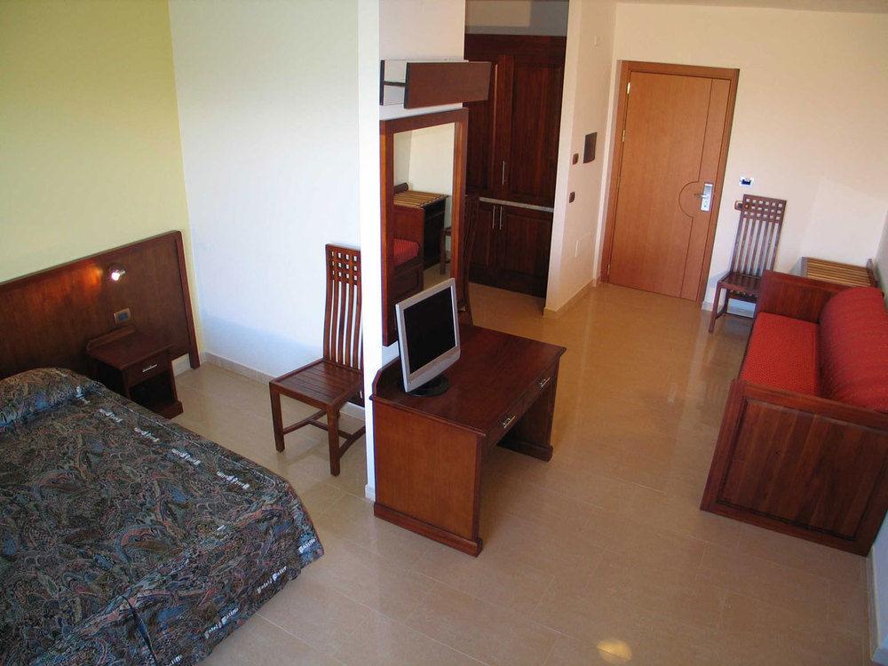 Hotel Califfo Quartu SantʼElena Buitenkant foto