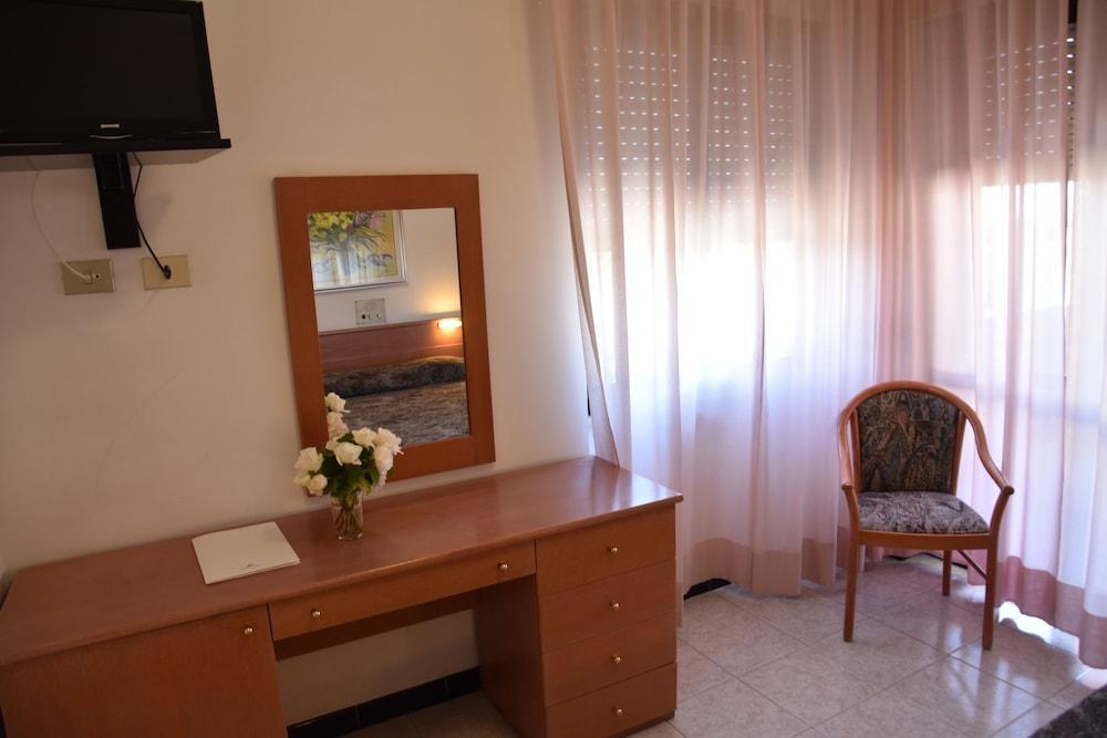 Hotel Califfo Quartu SantʼElena Buitenkant foto