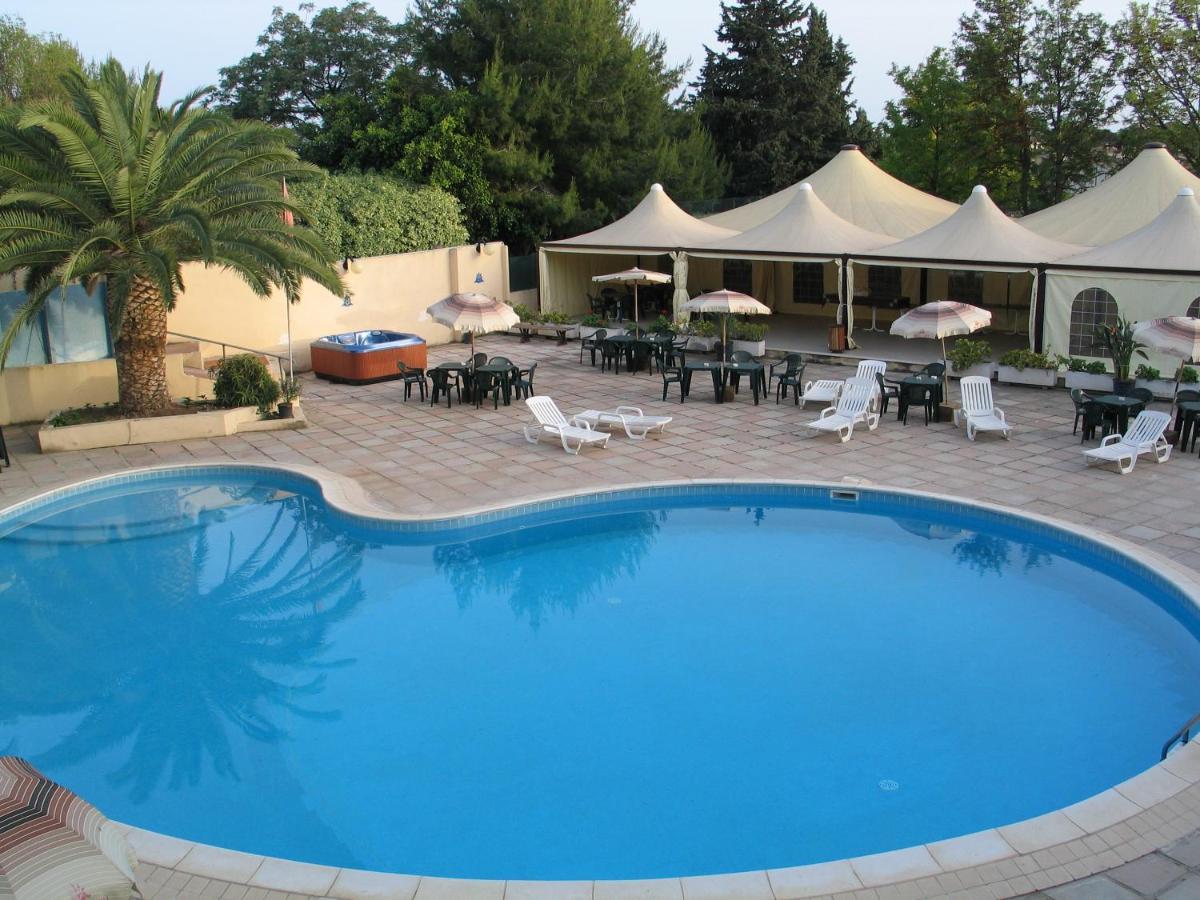 Hotel Califfo Quartu SantʼElena Buitenkant foto