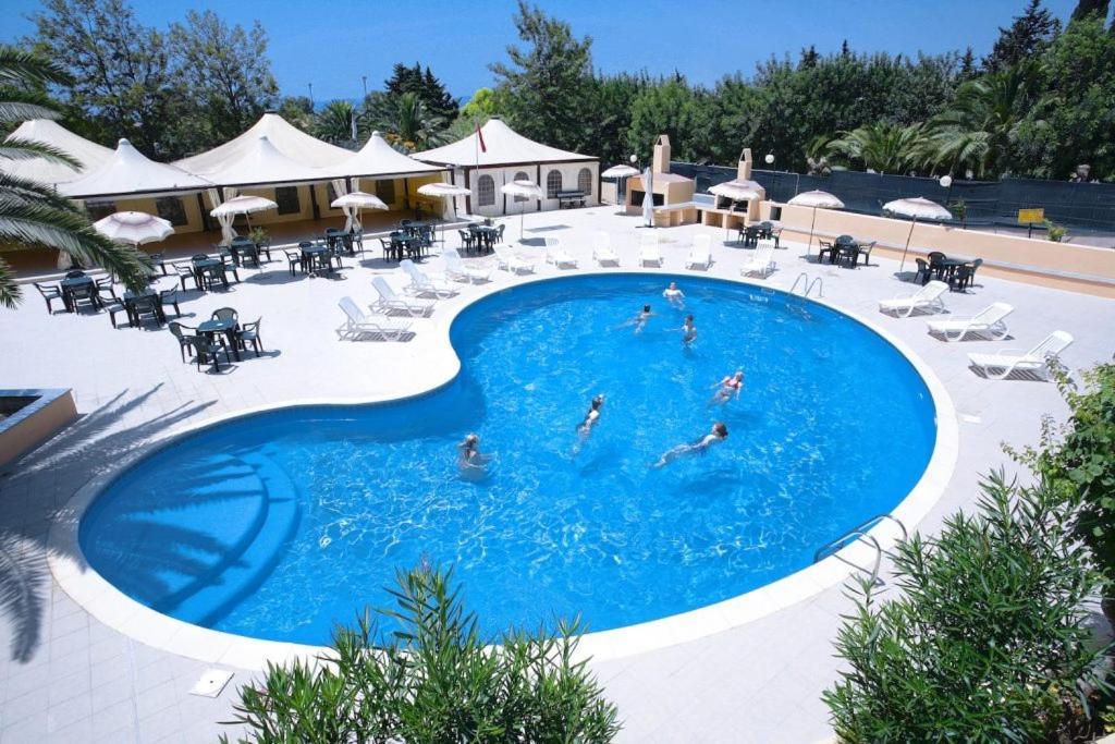 Hotel Califfo Quartu SantʼElena Buitenkant foto