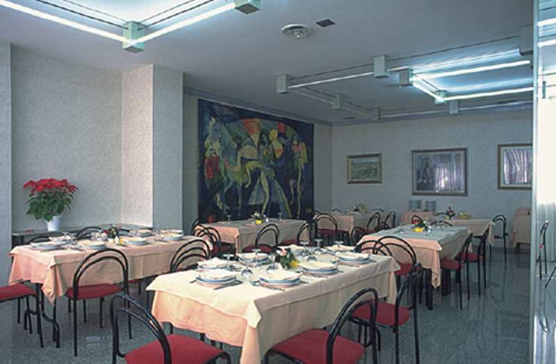 Hotel Califfo Quartu SantʼElena Buitenkant foto