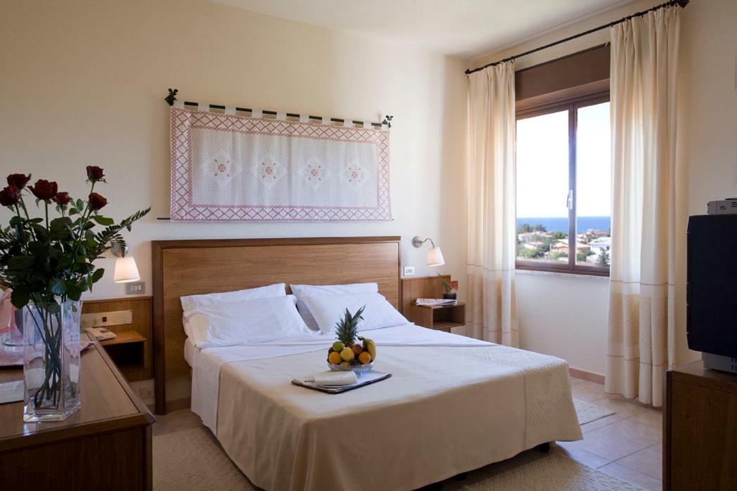 Hotel Califfo Quartu SantʼElena Buitenkant foto