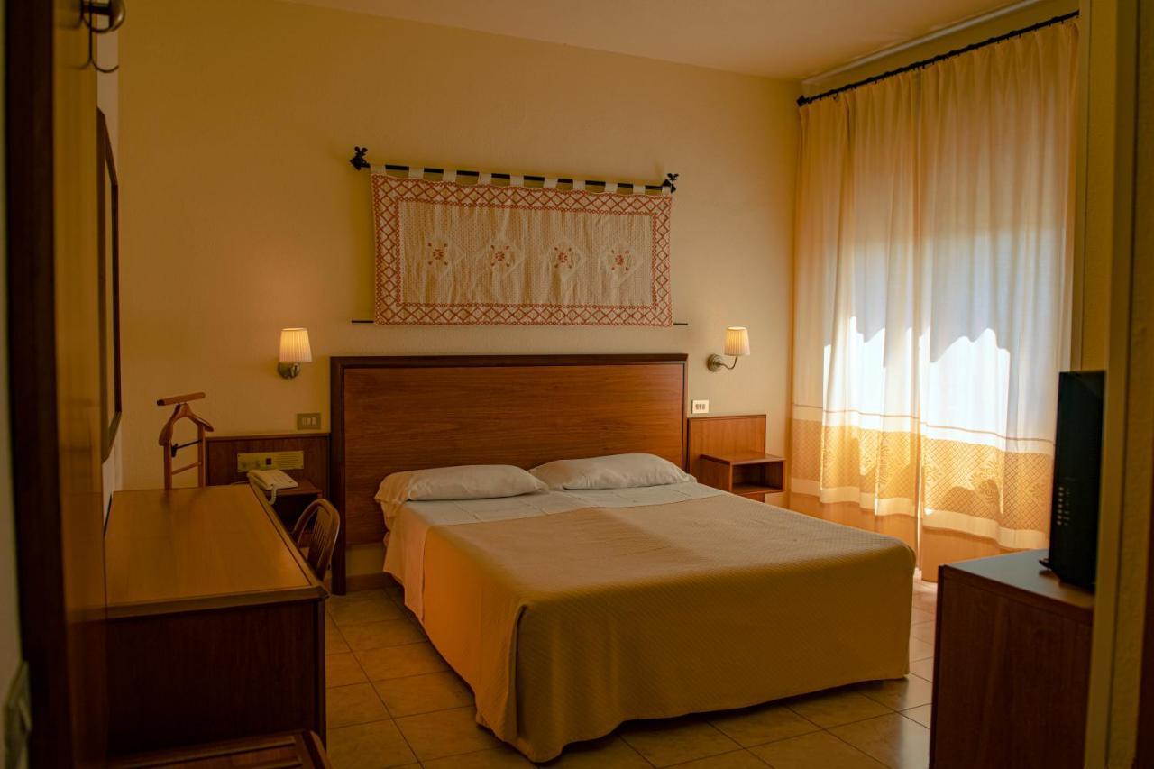 Hotel Califfo Quartu SantʼElena Buitenkant foto