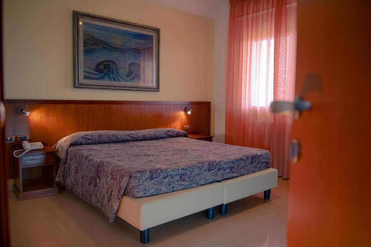 Hotel Califfo Quartu SantʼElena Buitenkant foto