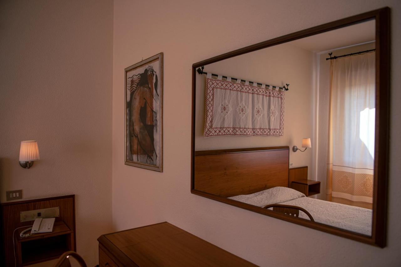 Hotel Califfo Quartu SantʼElena Buitenkant foto