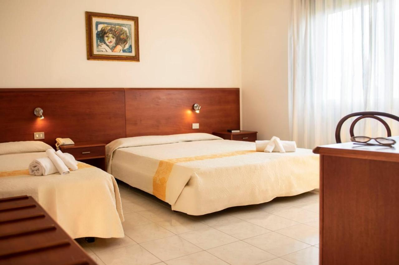 Hotel Califfo Quartu SantʼElena Buitenkant foto
