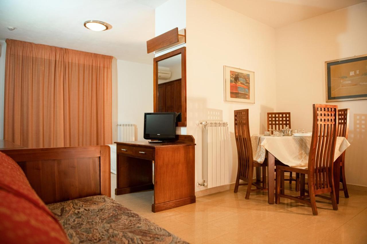 Hotel Califfo Quartu SantʼElena Buitenkant foto